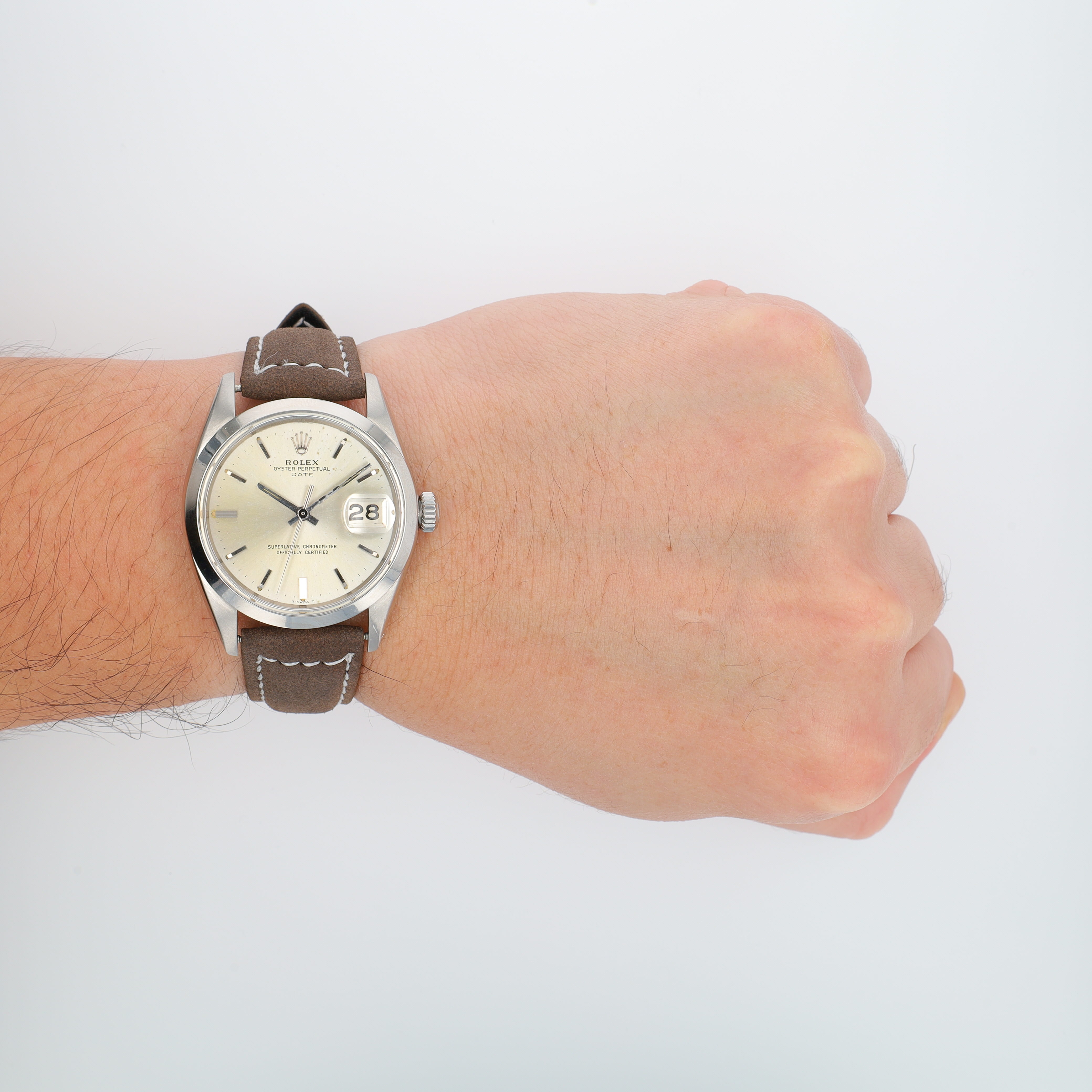 Rolex Date 1500 34mm Silver Index Dial Smooth Bezel Oyster Band - Luxuriant Concierge