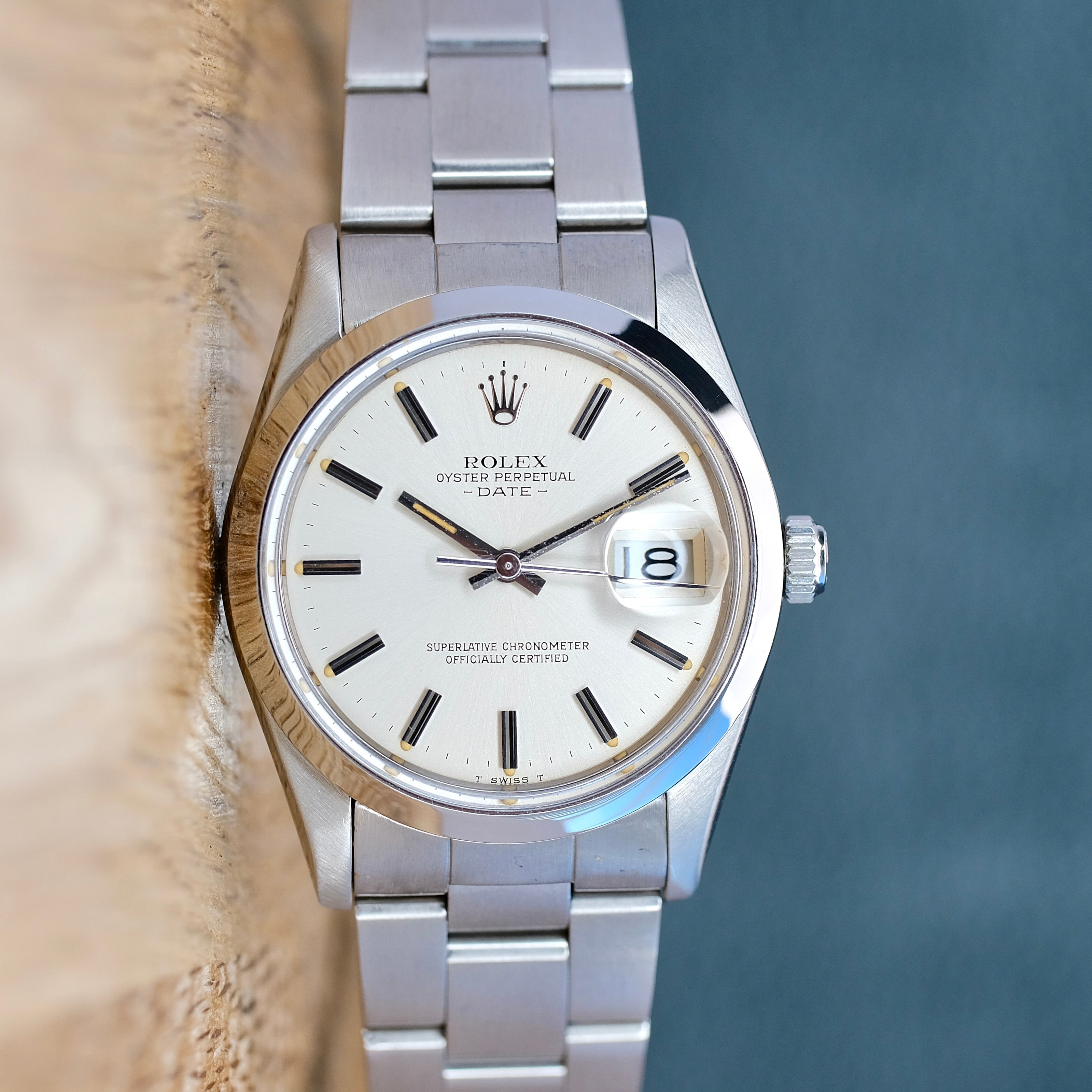 ROLEX DATE SILVER INDEX DIAL STEEL OYSTER WATCH 15000 - Luxuriant Concierge