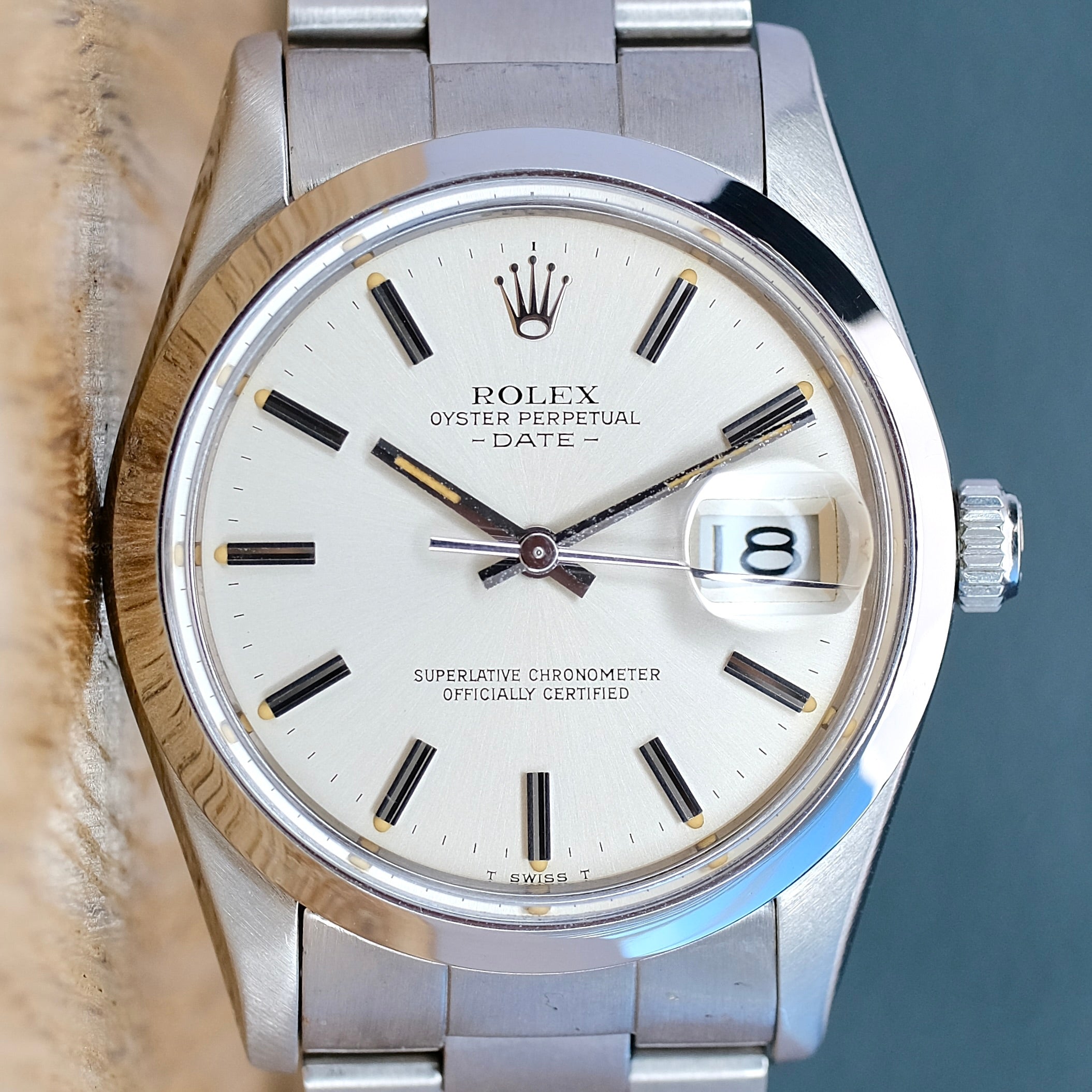 ROLEX DATE SILVER INDEX DIAL STEEL OYSTER WATCH 15000 - Luxuriant Concierge