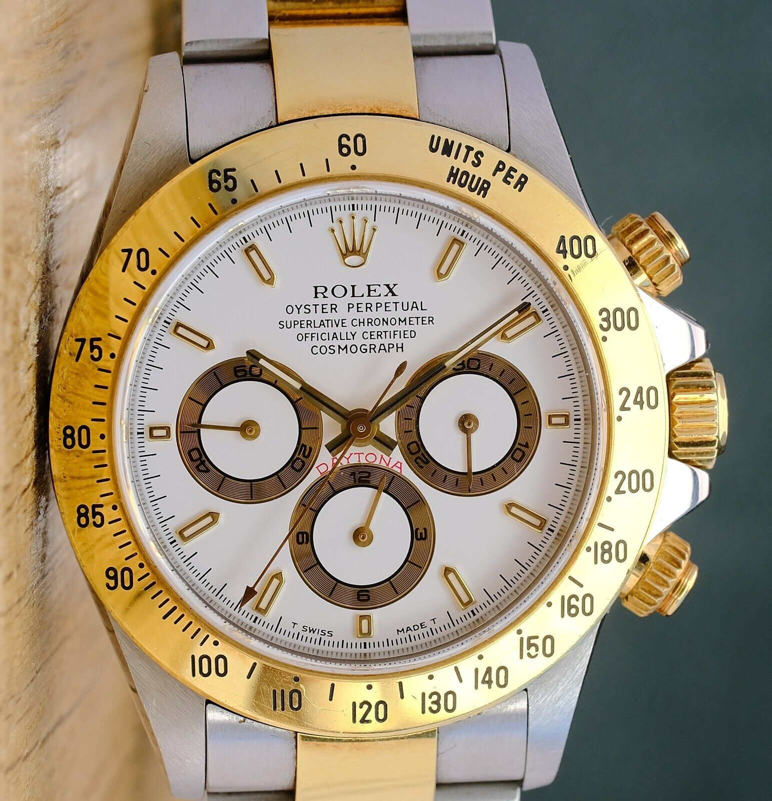 Rolex Daytona White Oyster Band 16523 - Luxuriant Concierge