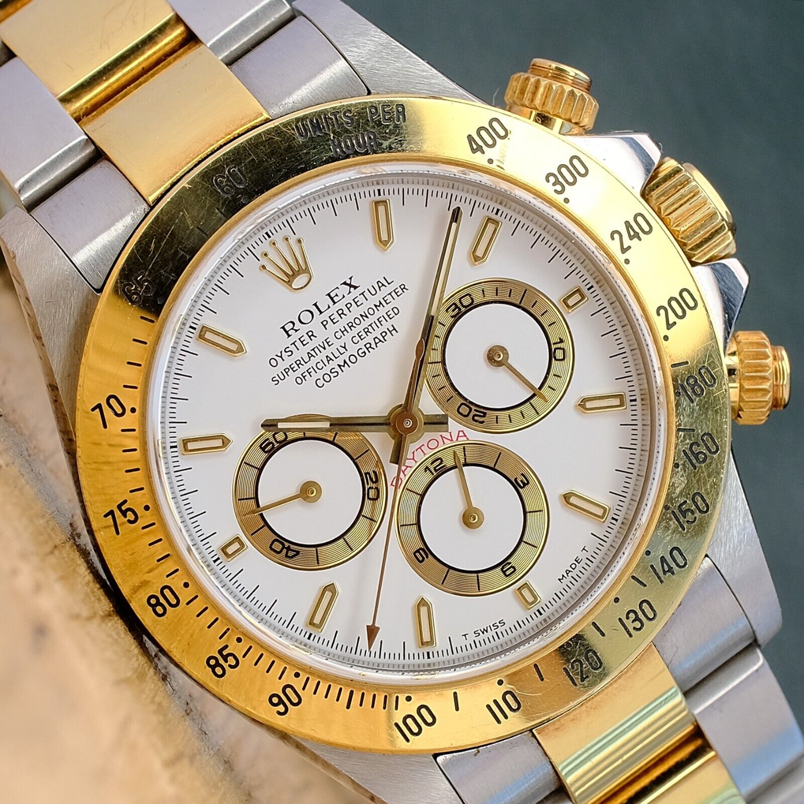 Rolex Daytona White Oyster Band 16523 - Luxuriant Concierge