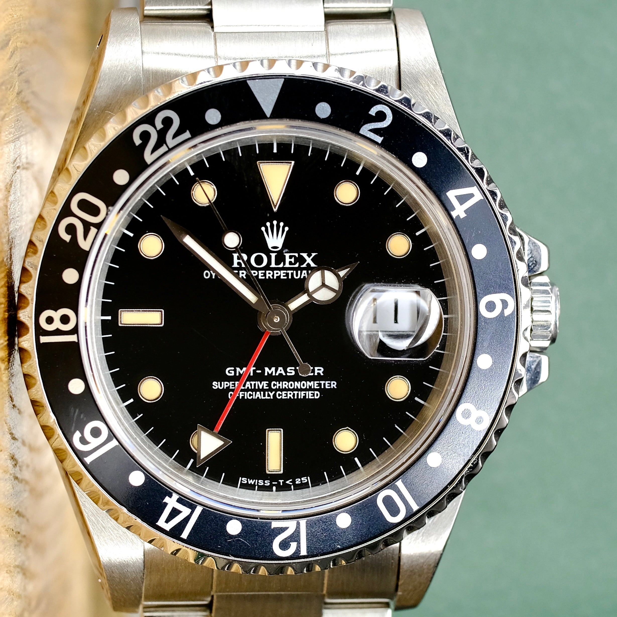 Rolex GMT-Master II Black Dial Oyster Band 16700 - Luxuriant Concierge