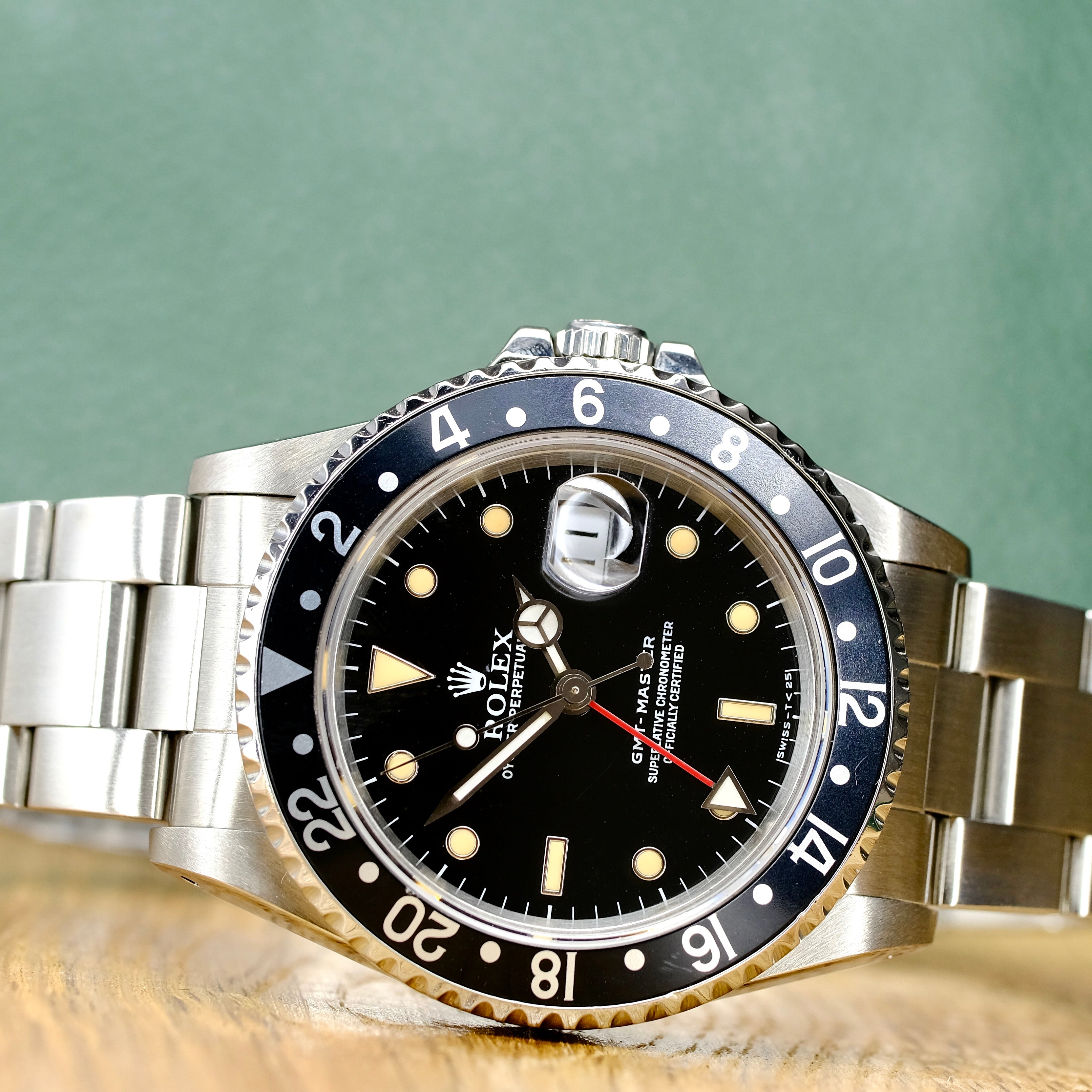 Rolex GMT-Master II Black Dial Oyster Band 16700 - Luxuriant Concierge