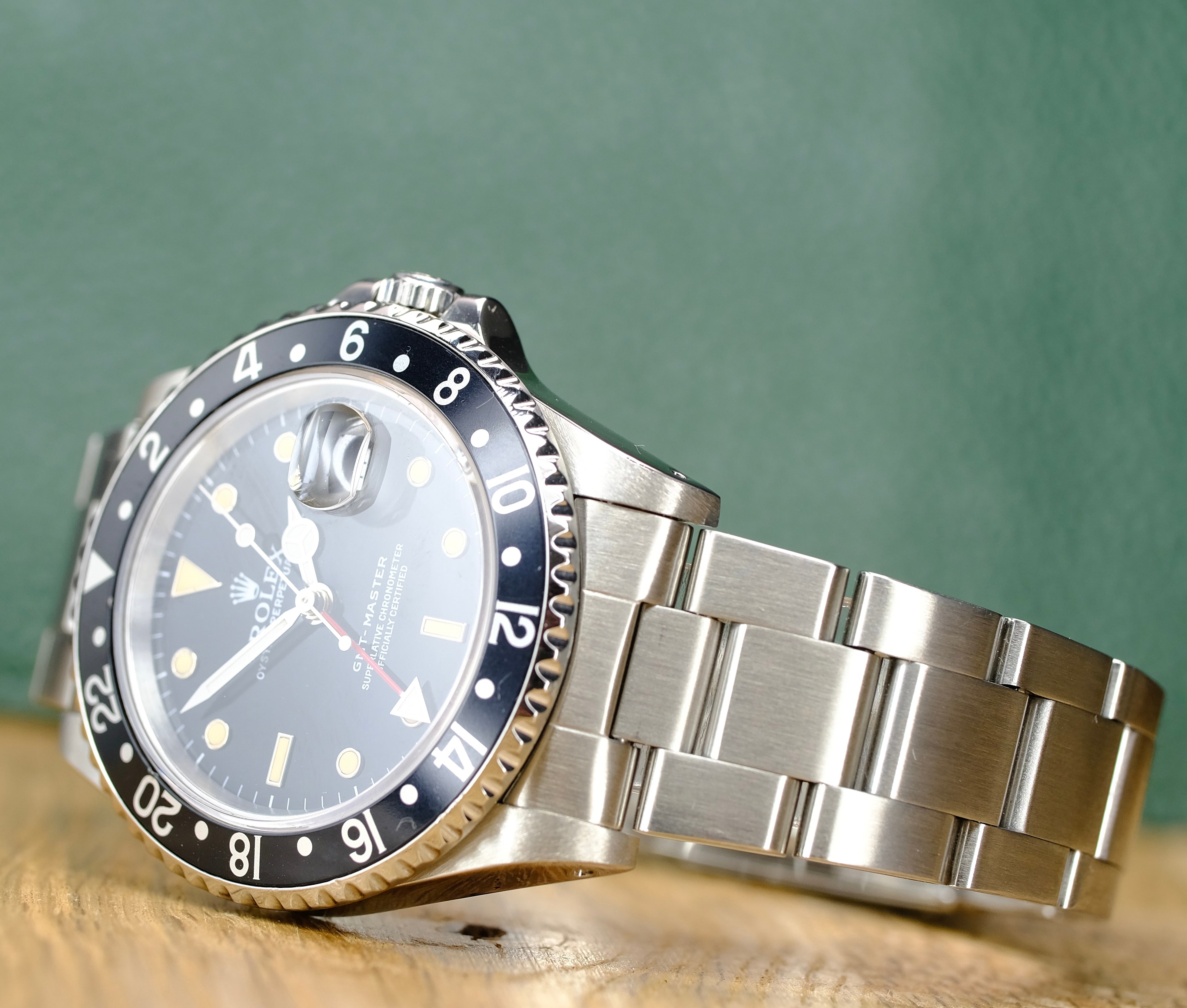 Rolex GMT-Master II Black Dial Oyster Band 16700 - Luxuriant Concierge