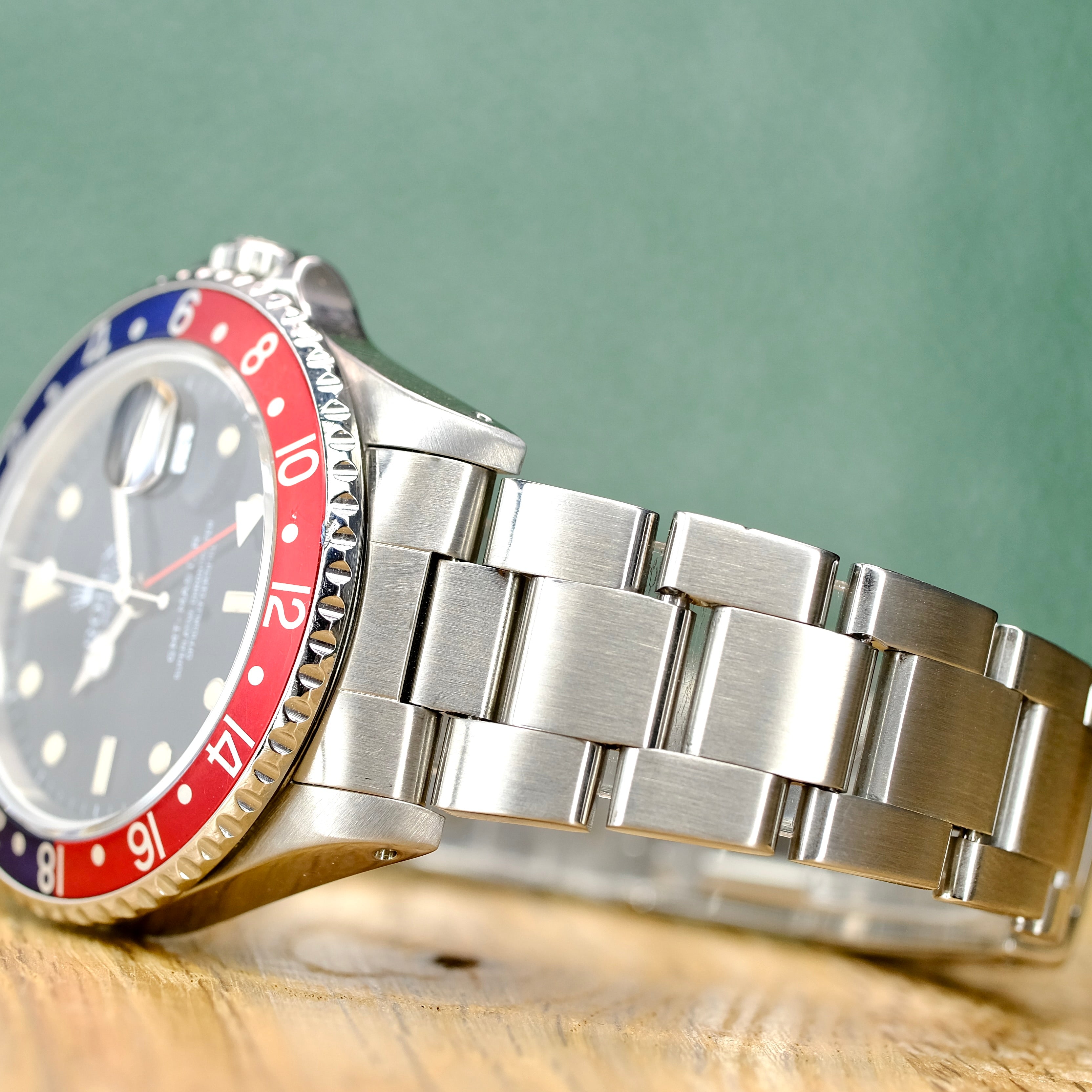 Rolex GMT-Master II Black Dial "PEPSI" Oyster Band 16700 - Luxuriant Concierge