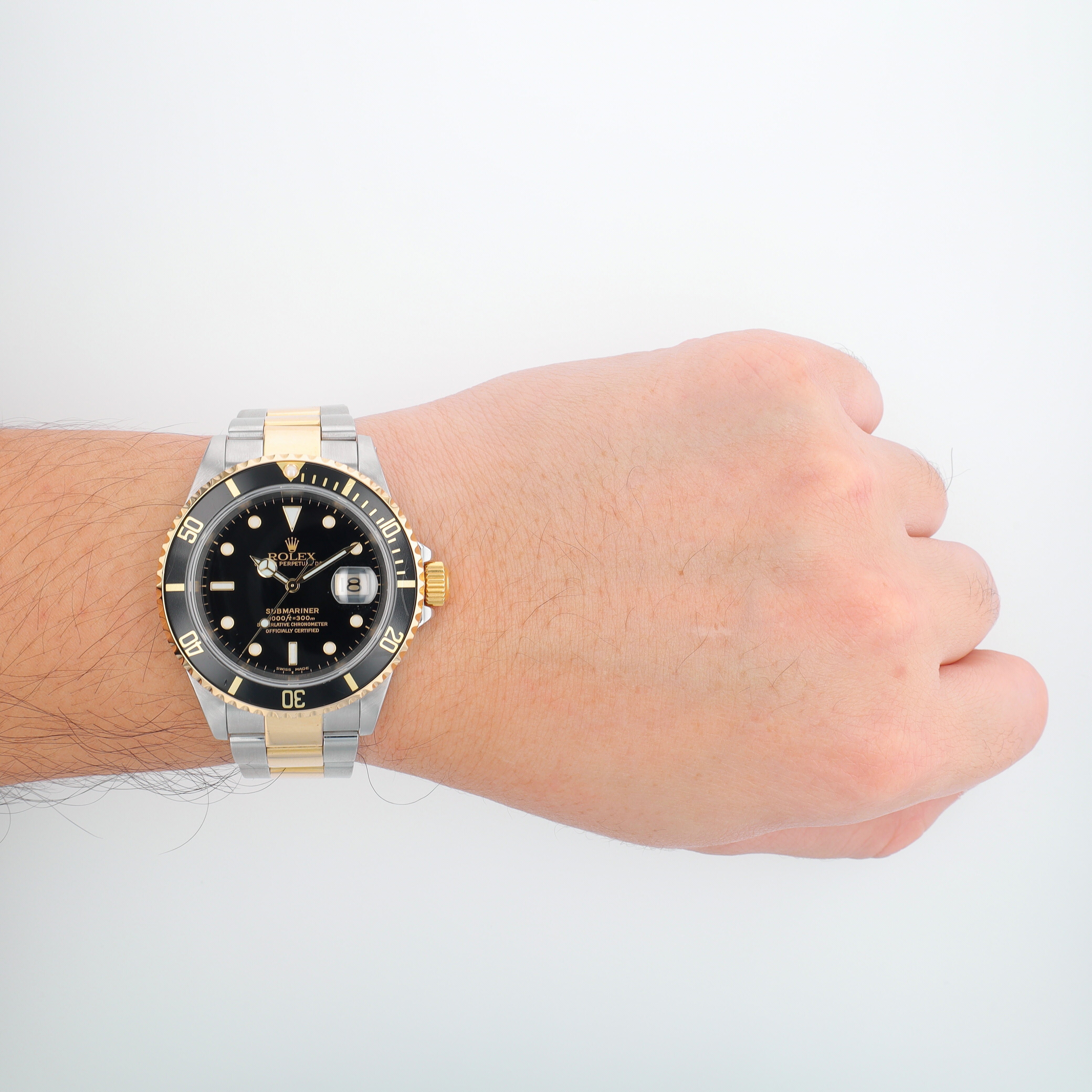 Rolex Submariner 16613 40mm Black Luminous  dots Dial Rotatable Bezel with Black Insert Bezel Oyster Band - Luxuriant Concierge