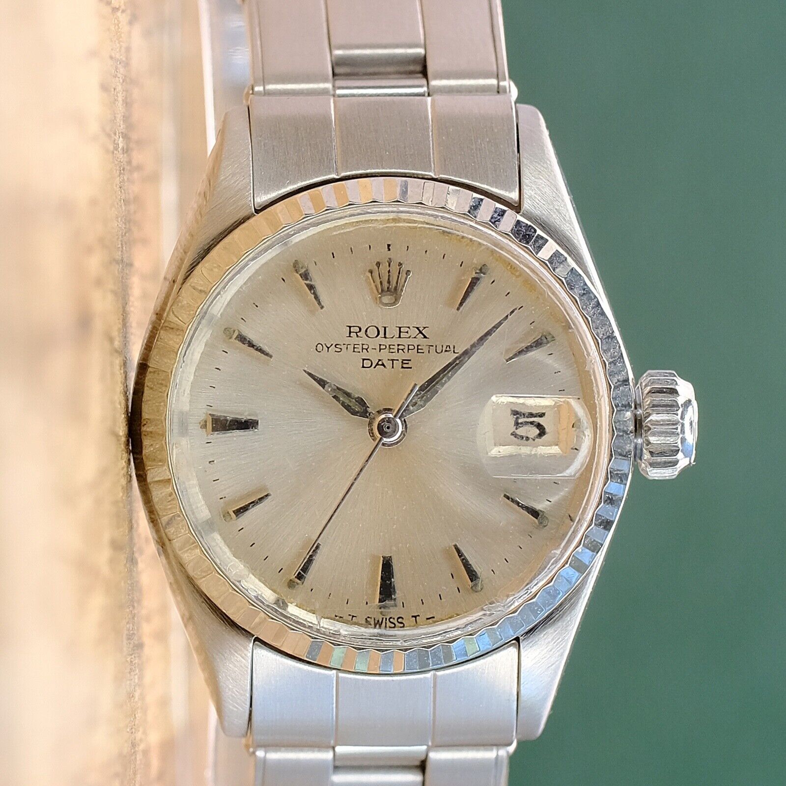 ROLEX OYSTER DATE SILVER INDEX DIAL STAINLESS STEEL OYSTER WATCH 6517 - Luxuriant Concierge