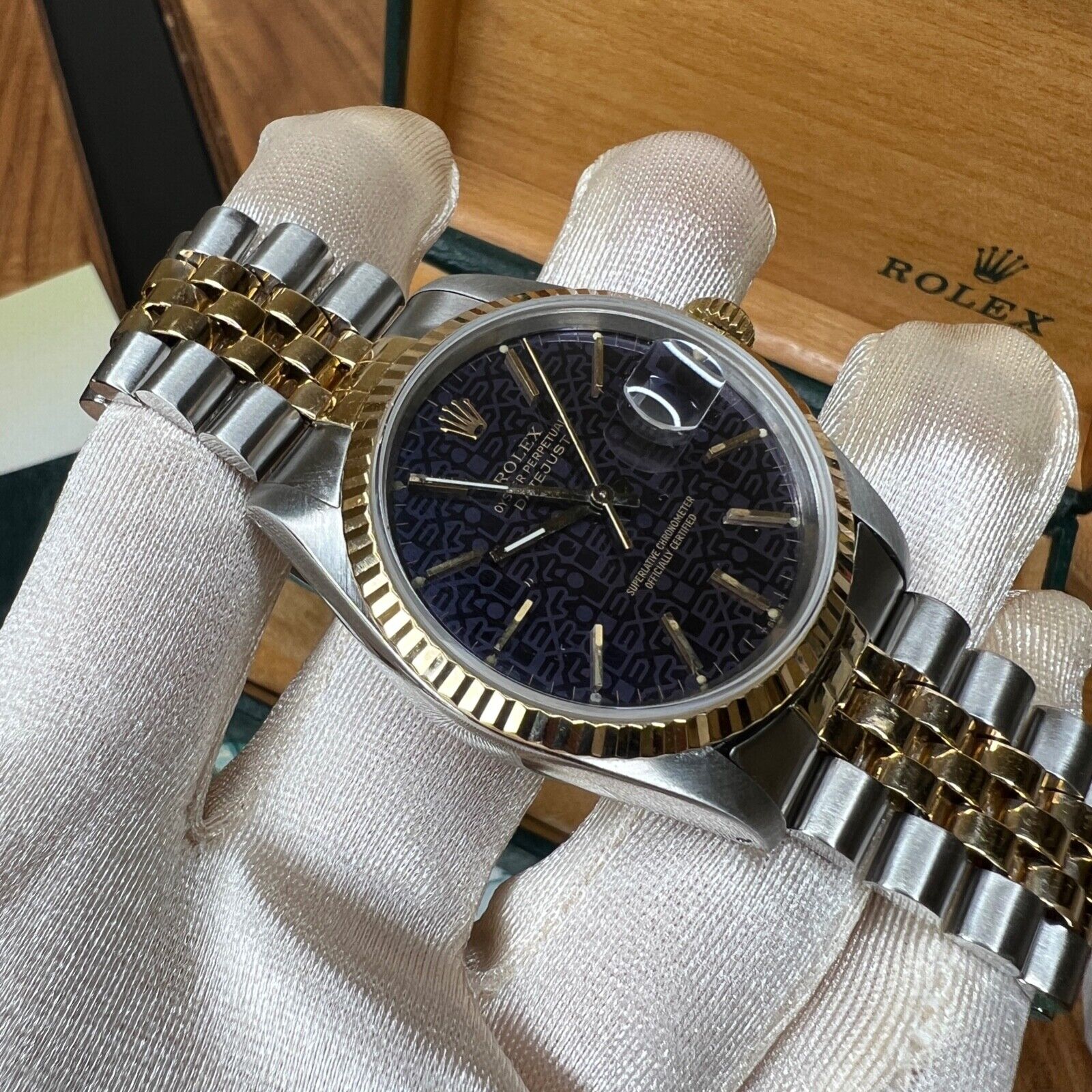 ROLEX DATEJUST PURPLE JUBILEE INDEX DIAL 18K GOLD & STEEL JUBILEE 116233 - Luxuriant Concierge