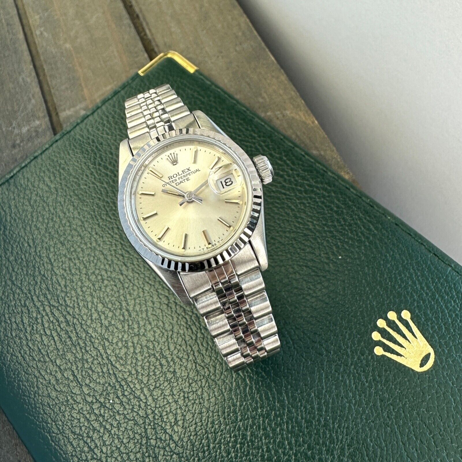 ROLEX DATEJUST SILVER INDEX DIAL STEEL JUBILEE WATCH 69174 BOX&PAPER - Luxuriant Concierge