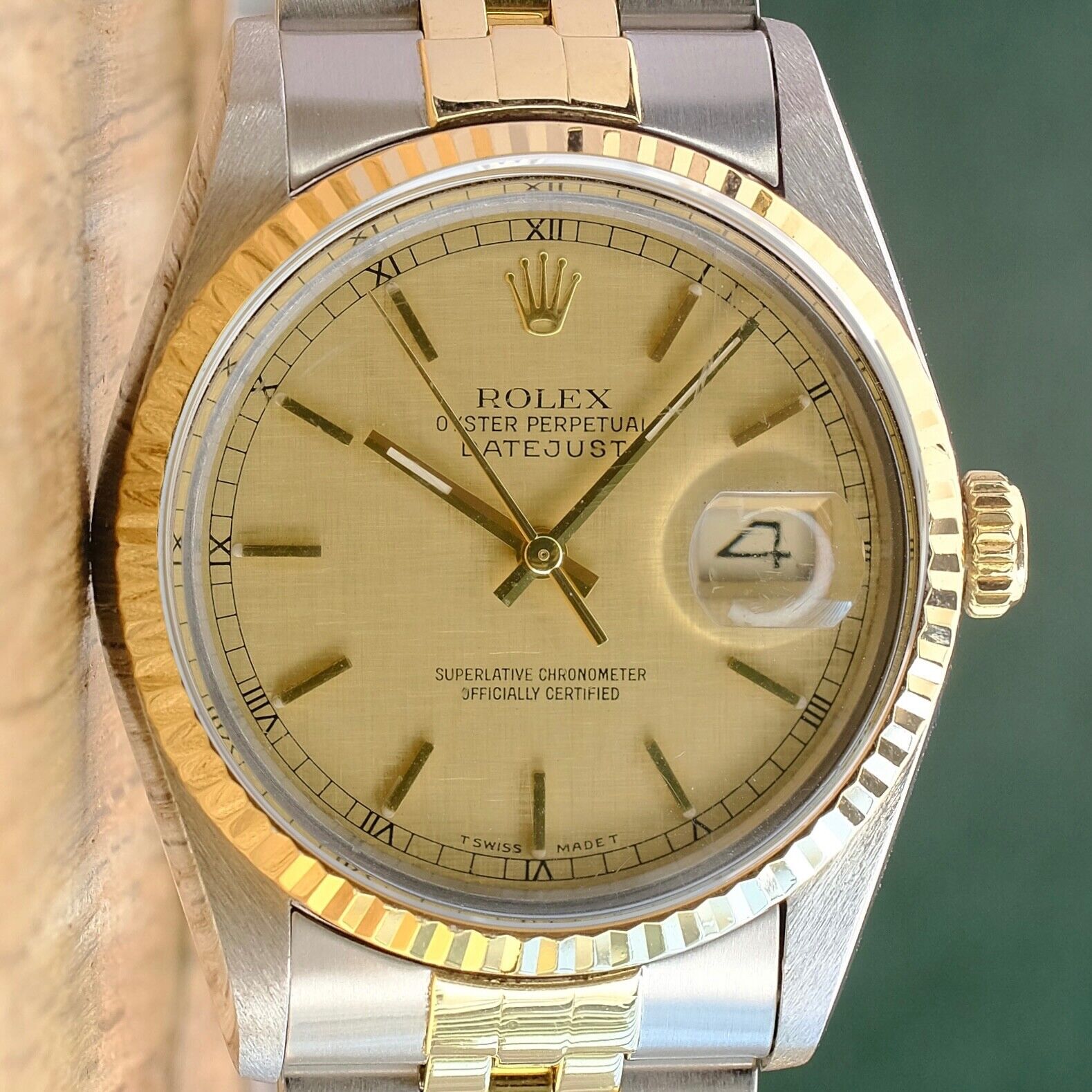 ROLEX DATEJUST CHAMPAGNE INDEX DIAL 18K GOLD & STEEL JUBILEE 16233 - Luxuriant Concierge