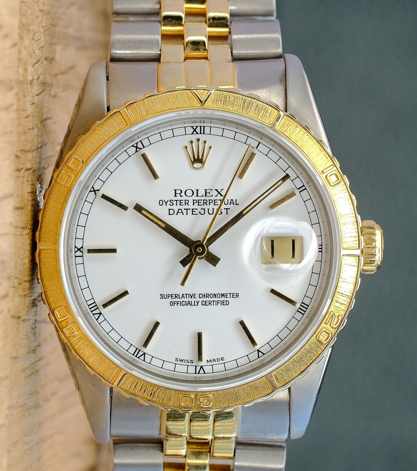 ROLEX DATEJUST WHITE INDEX DIAL 18K GOLD & STEEL JUBILEE 16253 - Luxuriant Concierge