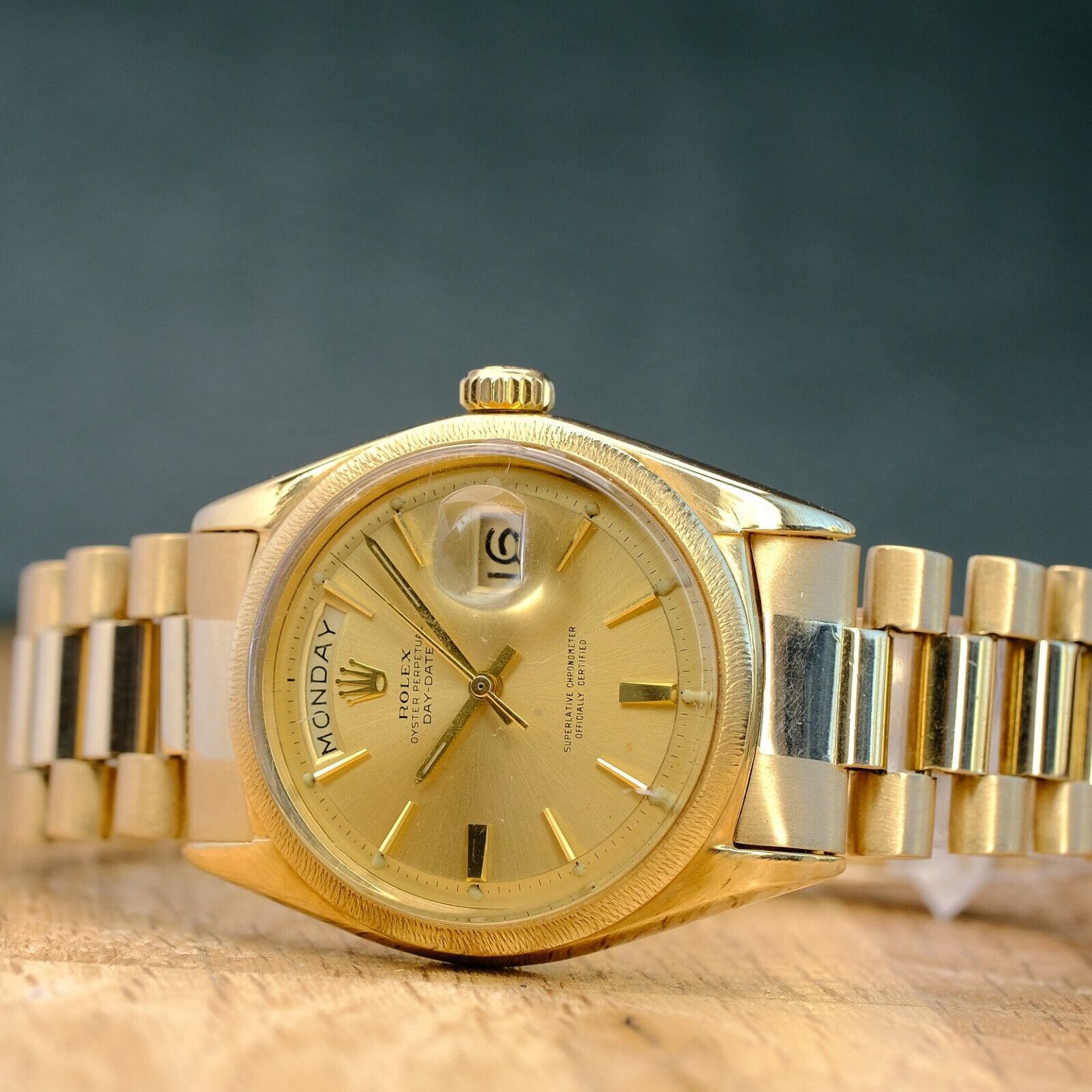 VINTAGE ROLEX MENS DAY-DATE WATCH 18K GOLD CHAMPAGNE DIAL PRESIDENTIAL BAND 36MM - Luxuriant Watch Concierge