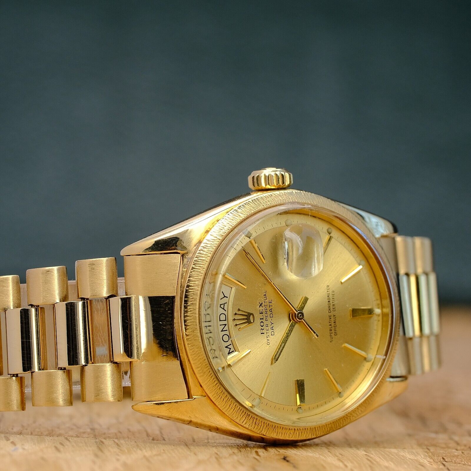 VINTAGE ROLEX MENS DAY-DATE WATCH 18K GOLD CHAMPAGNE DIAL PRESIDENTIAL BAND 36MM - Luxuriant Watch Concierge