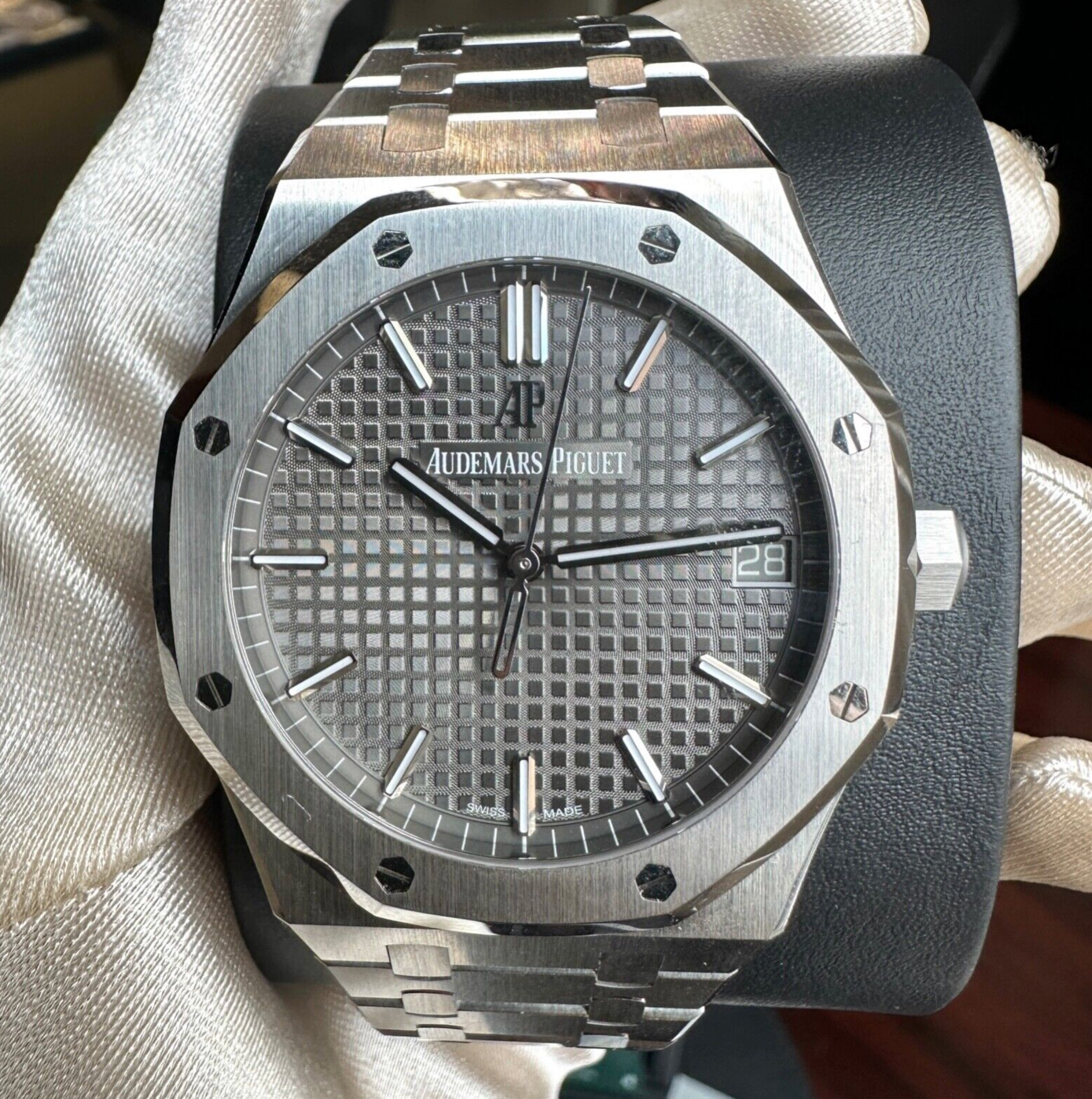 Audemars Piguet Royal Oak Stainless Steel Gray 15500 - luxuriantconcierge