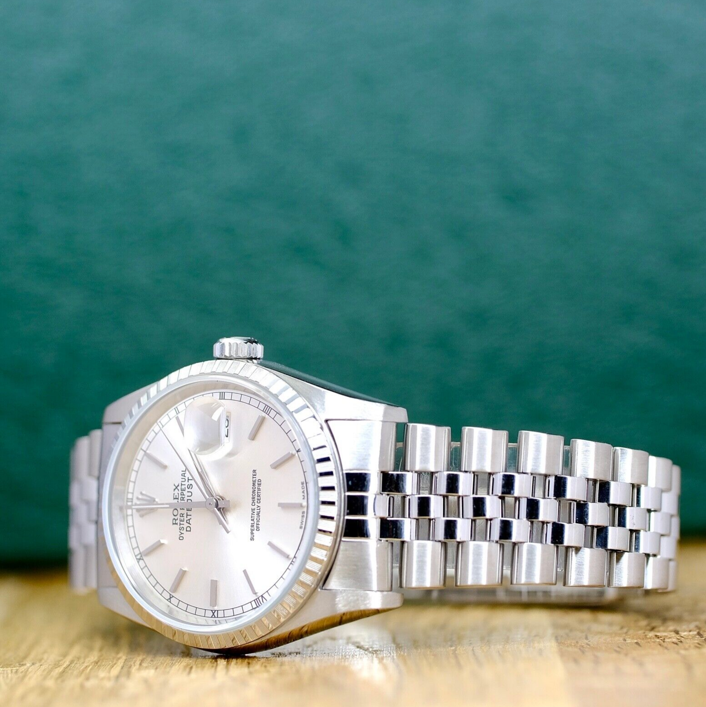 Rolex Mens Datejust SS Silver Index Dial Engine-turned Bezel 16220 Watch - luxuriantconcierge