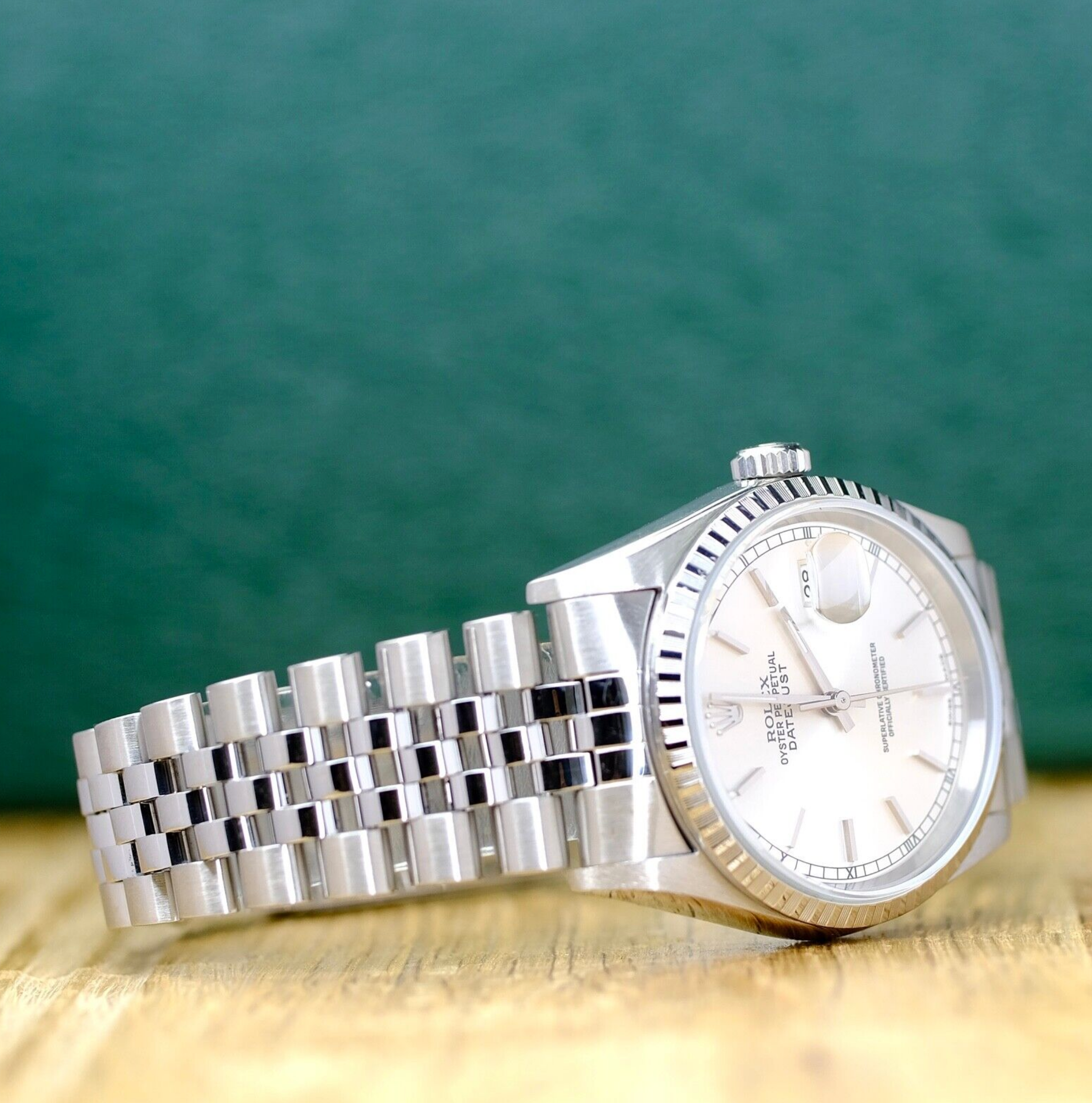 Rolex Mens Datejust SS Silver Index Dial Engine-turned Bezel 16220 Watch - luxuriantconcierge