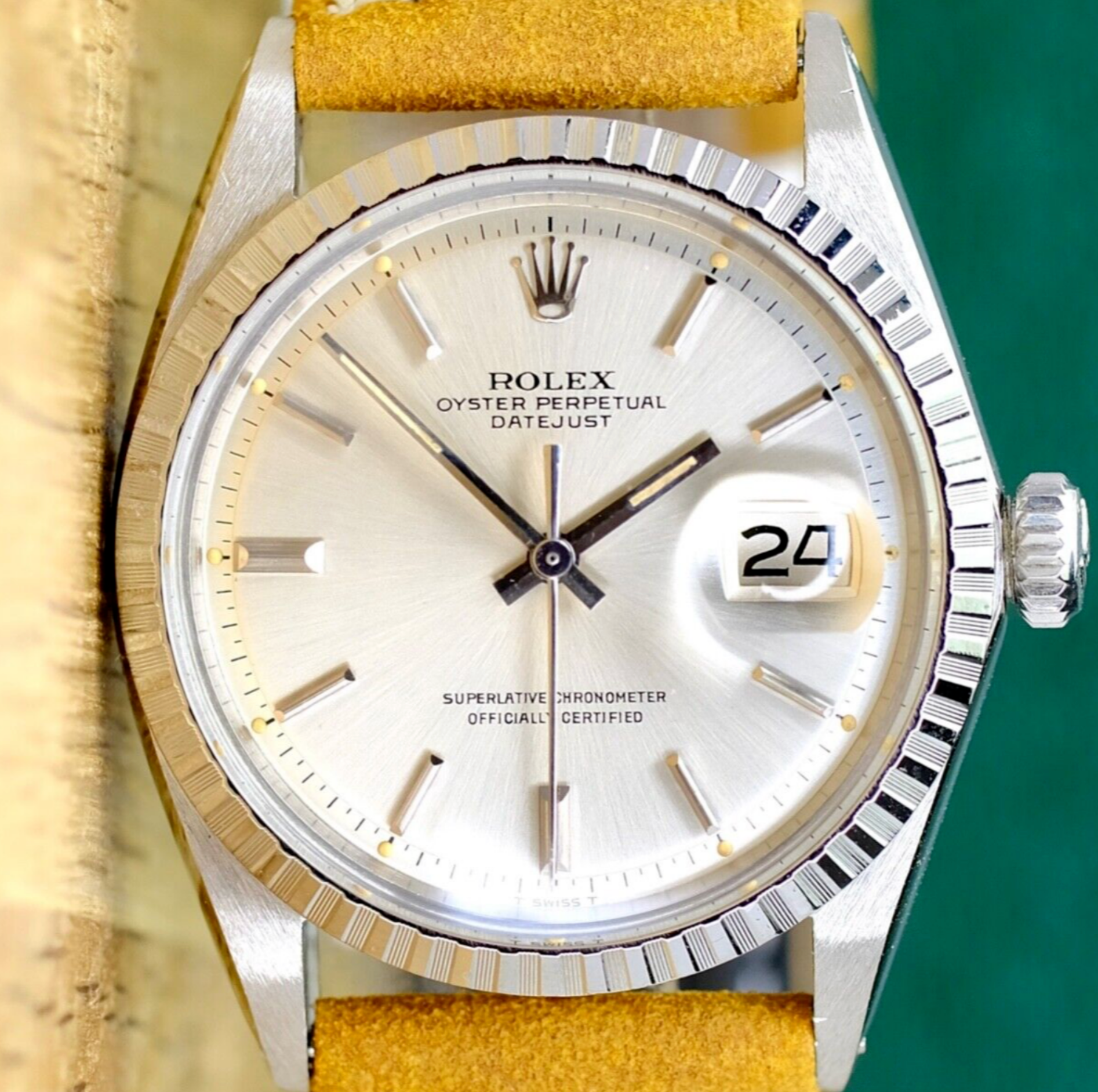 Rolex Mens Datejust SS Silver Dial Index Engine-Turned 1601 Watch - luxuriantconcierge