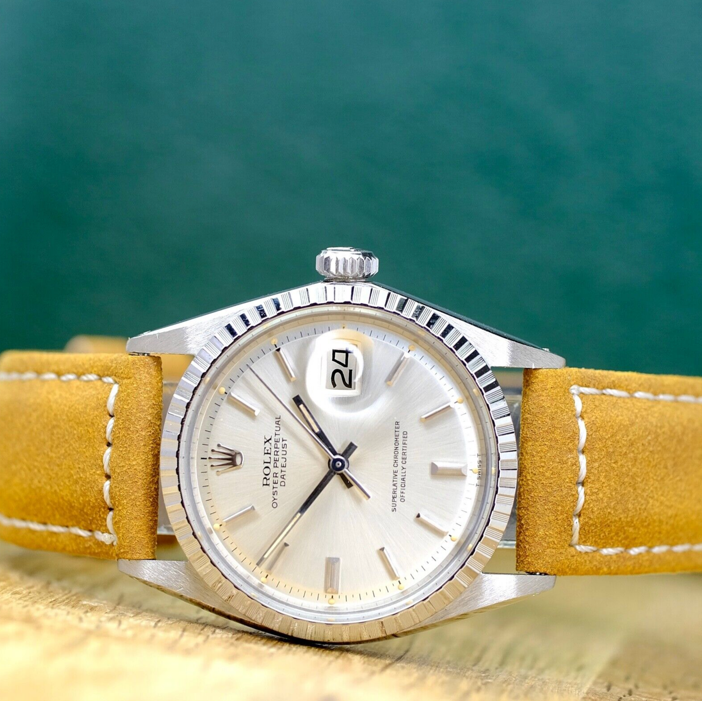 Rolex Mens Datejust SS Silver Dial Index Engine-Turned 1601 Watch - luxuriantconcierge