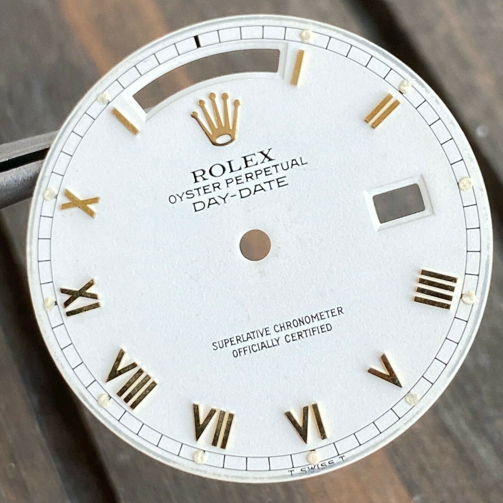 Original Rolex Day-Date 18K Yellow Matte White Dial w/ Skinny Roman Marker 36mm - luxuriantconcierge