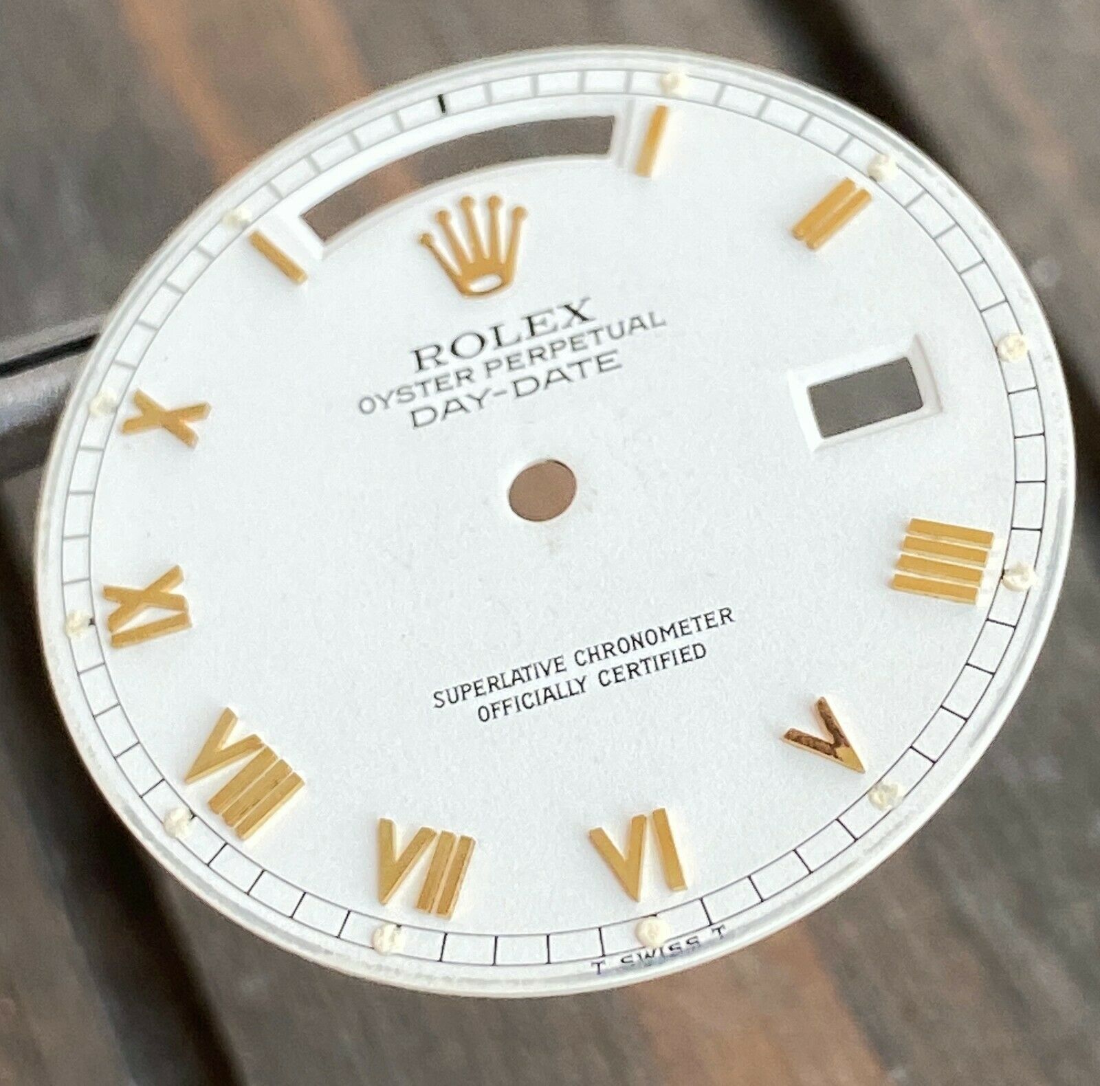 Original Rolex Day-Date 18K Yellow Matte White Dial w/ Skinny Roman Marker 36mm - luxuriantconcierge