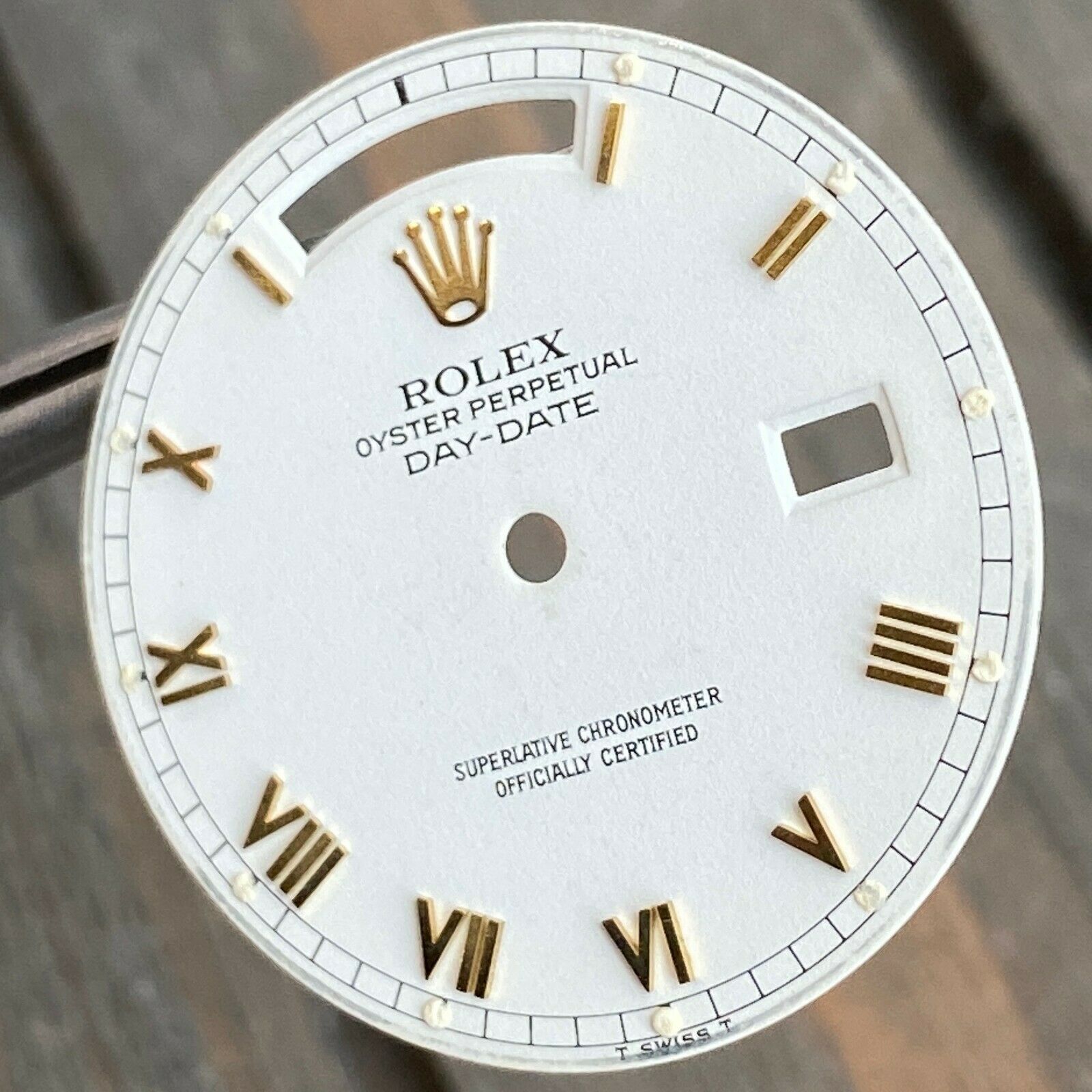 Original Rolex Day-Date 18K Yellow Matte White Dial w/ Skinny Roman Marker 36mm - luxuriantconcierge