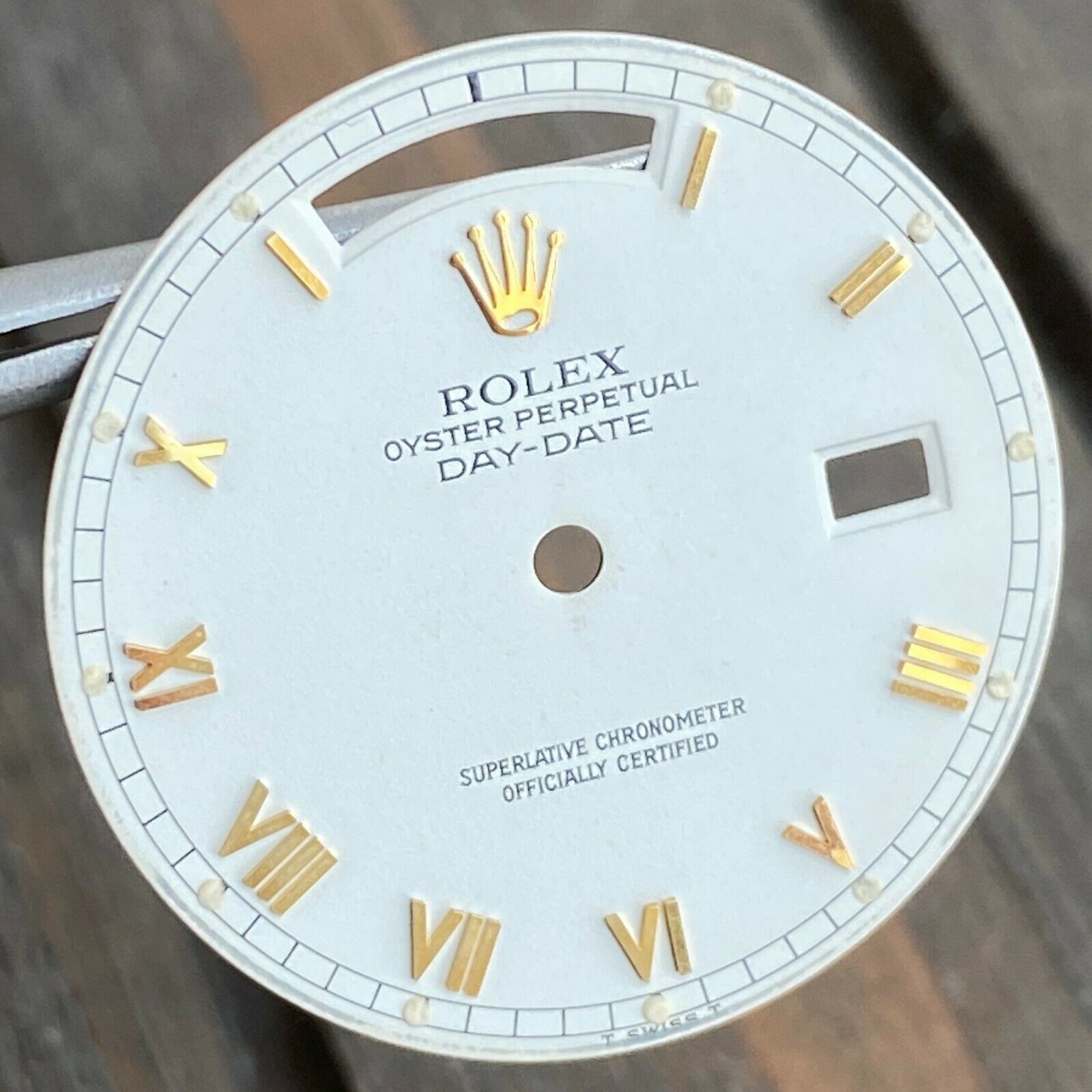 Original Rolex Day-Date 18K Yellow Matte White Dial w/ Skinny Roman Marker 36mm - luxuriantconcierge