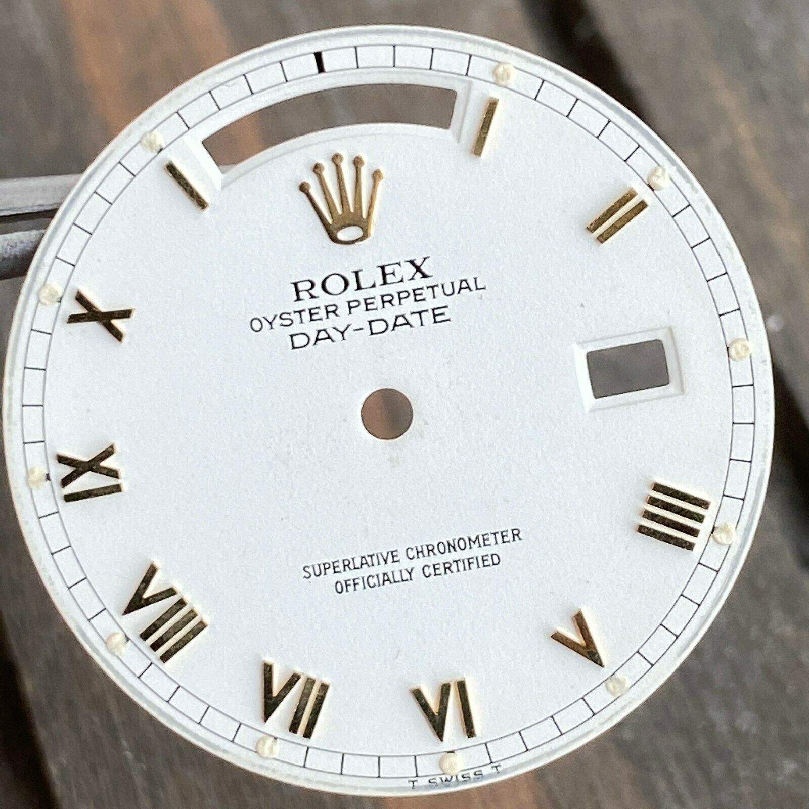 Original Rolex Day-Date 18K Yellow Matte White Dial w/ Skinny Roman Marker 36mm - luxuriantconcierge